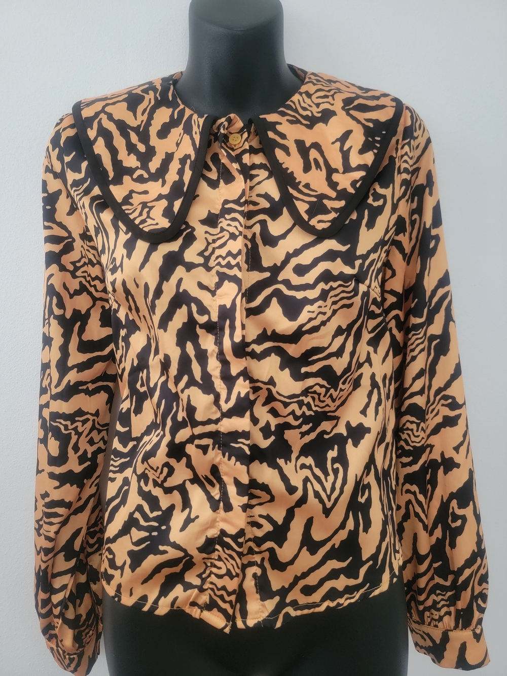 Black & Tan Animal-Print Button-Up Shirt with Statement Collar